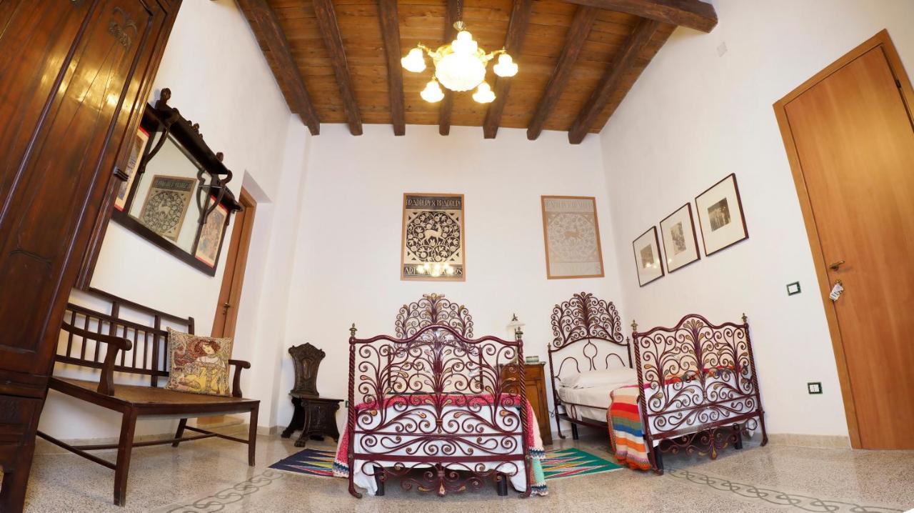 B&B Manca1Fiorino Buseto Palizzolo Rum bild